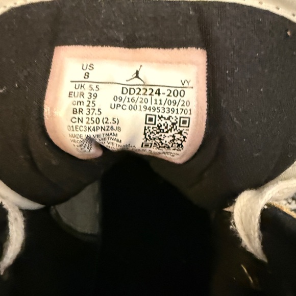 Air Jordan Mid Sneakers in Black and Gold - Picture 4 of 4